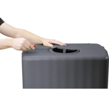 Aufbau eines Regenwassertanks mit Schraubenzieher