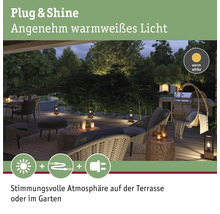 Terrasse mit Plug and Shine Beleuchtung für stimmungsvolles warmweißes Licht