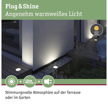 Terrasse mit eingebauten warmweissen Bodenleuchten
