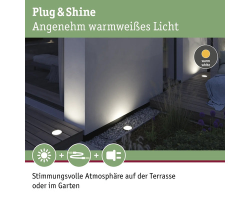 Terrasse mit eingebauten warmweissen Bodenleuchten