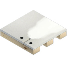 Detailansicht zweier Trockenbauplatten, die mit Schrauben auf einer Holzkonstruktion befestigt sind
