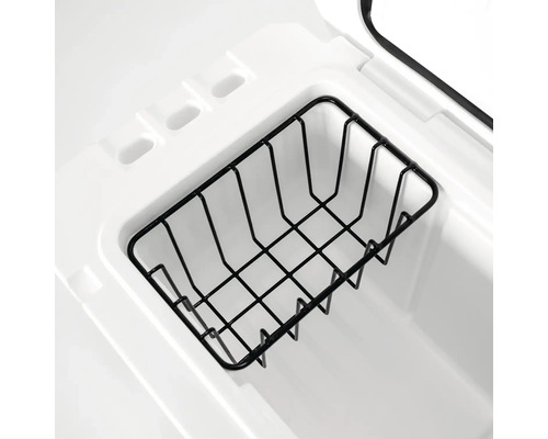 Innenansicht einer Kühlbox mit einem schwarzen Drahtkorb.