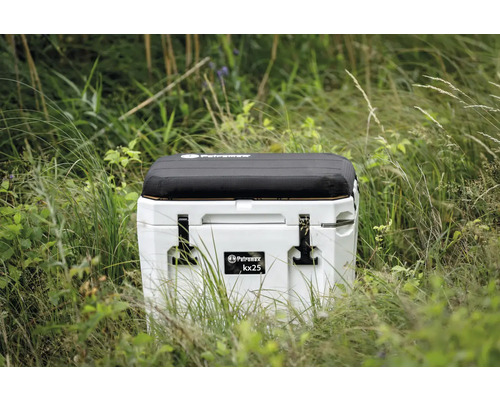 Petromax Kühlbox kx25 im Gras