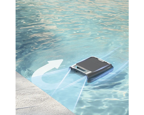 Automatische Poolreinigungsroboter im Schwimmbecken