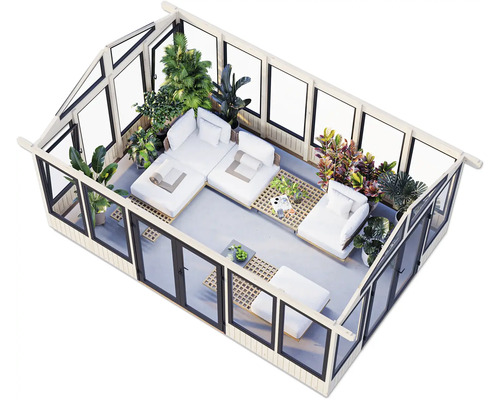 Innenansicht eines hellen Wintergartens mit Sitzgruppe, Pflanzen und großen Fenstern.