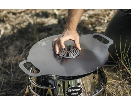 Petromax Atago mit Deckel und Windschutzaufsatz
