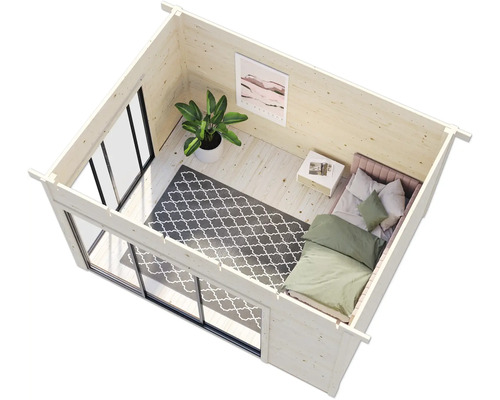 Innenansicht eines Gartenhauses mit Bett, Teppich und Pflanze