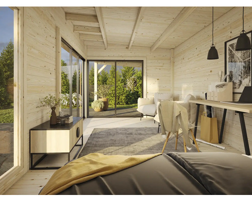 Helles Blockhaus mit Büroeinrichtung, großem Fenster und Bett