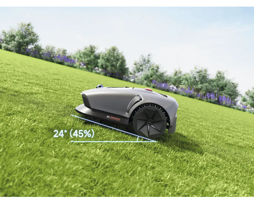 Rasenmähroboter auf geneigtem Rasen mit Angabe des maximalen Steigungswinkels