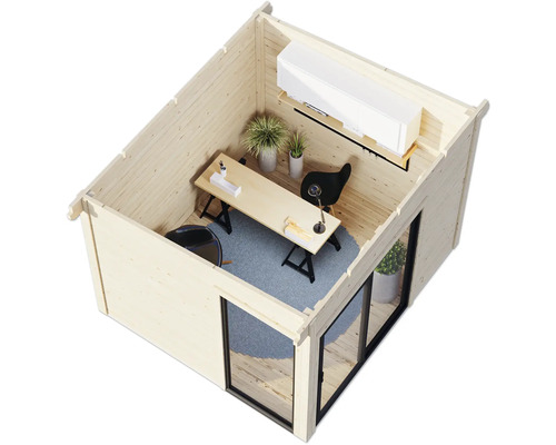 Innenansicht eines Gartenhauses mit Schreibtisch, Stühlen und Klimaanlage.