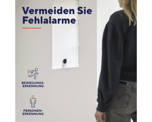 Eine an der Wand montierte Sicherheitskamera mit Bewegungs- und Personenerkennung zur Vermeidung von Fehlalarmen.