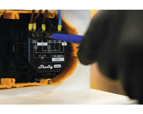 Shelly Gen3 Smart Home Relais mit angeschlossenen Kabeln