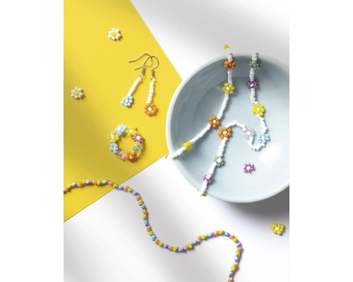 Schmuckset mit Perlen, bestehend aus Halskette, Ohrringen und Ring