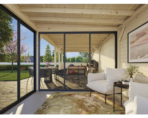 Helle Holzhütte mit Sitzbereich und Blick in den Garten