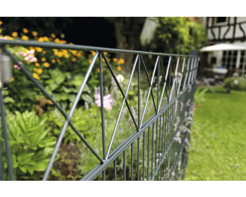 Doppelstabmattenzaun im Garten