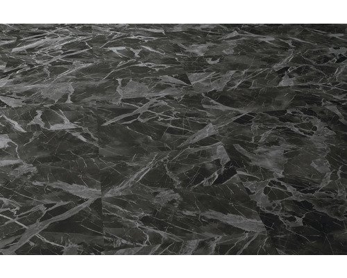 Boden mit dunklem Marmor Dekor