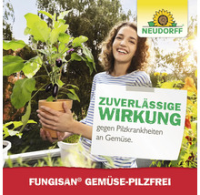 Frau hält Topf mit Auberginenpflanze und Schild mit dem Text Zuverlässige Wirkung gegen Pilzkrankheiten an Gemüse in die Kamera, Neudorff Logo