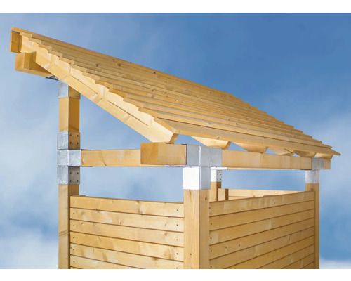 Holzkonstruktion mit Dach und Metallverbindungen