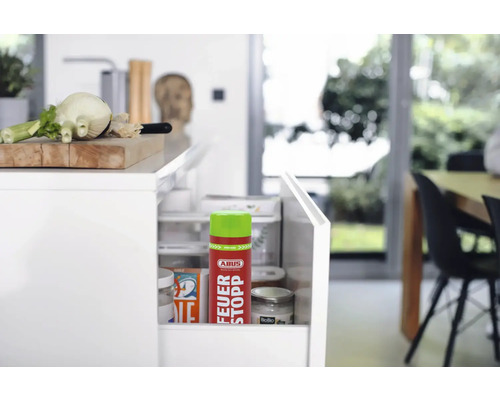 Feuerlöscher im Küchenschrank