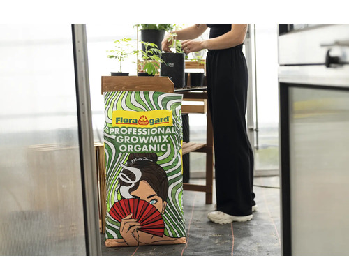 Flora Gard Profi Growmix Organic Pflanzerde im Gewächshaus