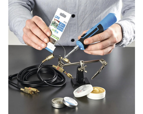 Lötarbeiten mit Lötkolben, Lötzinn und Kabel