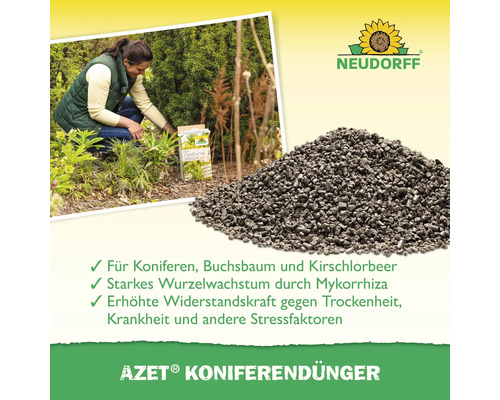 Neudorff Azet Koniferendünger mit Frau bei der Anwendung im Garten und einem Haufen Dünger