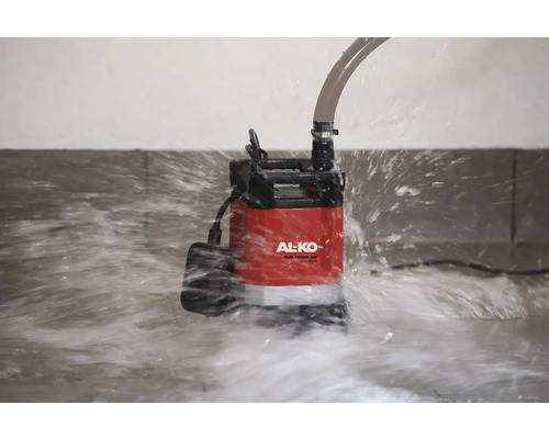 AL-KO Tauchpumpe im Einsatz mit Wasserspritzern