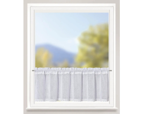 Fenster mit weißer Kurzgardine mit Spitze