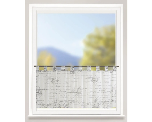 Dekoratives Fenster mit Gardine und Schriftzugmuster