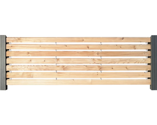 Holzzaun mit Metallelementen