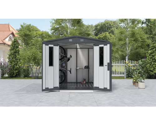 Gartenschrank mit geöffneten Türen und Gartenzubehör