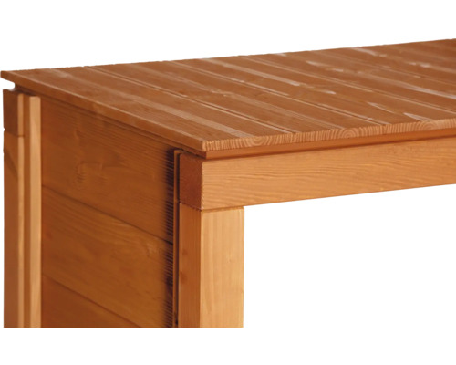 Detailansicht einer Holzkonstruktion mit Brettern