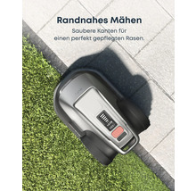Rasenmähroboter beim Kantenschneiden von Rasenflächen