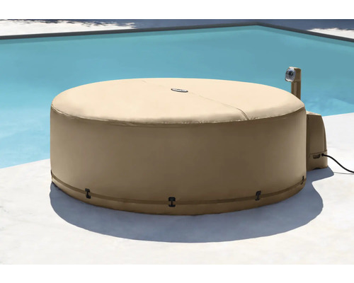 Abgedeckter runder Whirlpool neben einem Swimmingpool