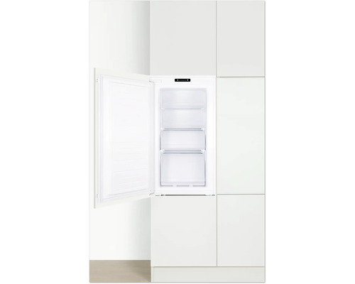 Integrierter Gefrierschrank mit offener Tür und drei Schubladen