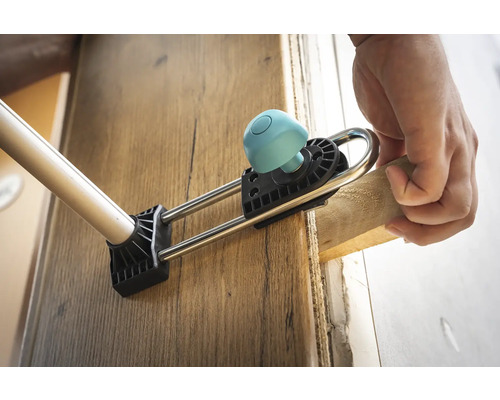 Werkzeug zum Einpassen einer Türzarge