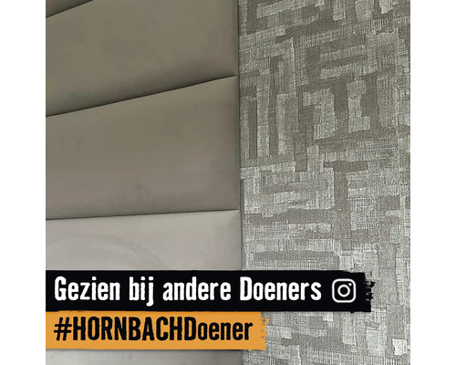 Wandpaneele und gemusterte Tapete