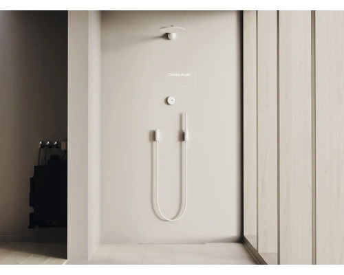 Badezimmer mit Dusche und Orbital Audio Logo