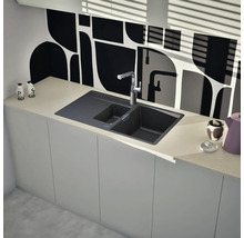 Küchenspüle mit Armatur in einer modernen Küche