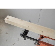 Holzbalken auf Rollenbock