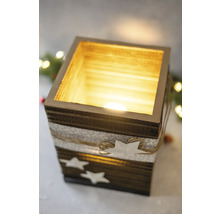 Dekorative Leuchte aus Karton mit Sternmotiven für stimmungsvolle Beleuchtung