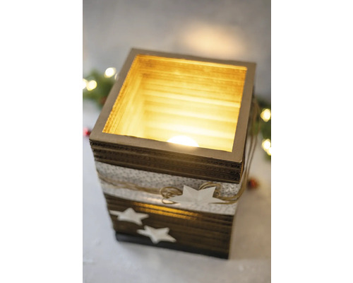 Dekorative Leuchte aus Karton mit Sternmotiven für stimmungsvolle Beleuchtung