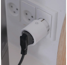 Steckdose mit Zwischenstecker und Netzstecker