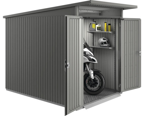 Metall Gerätehaus mit geöffneten Türen, Motorrad, Helm und Regalen