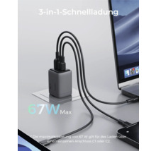 Grauer 3-in-1-Schnellladeadapter mit angeschlossenen Geräten