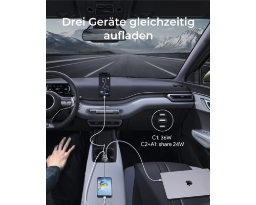 Innenraum eines Autos mit Ladegerät für drei Geräte