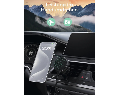 Smartphone an kabelloser Autoladestation im Armaturenbrett