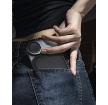 Smartphone mit Omnia-Blitz in einer Hosentasche