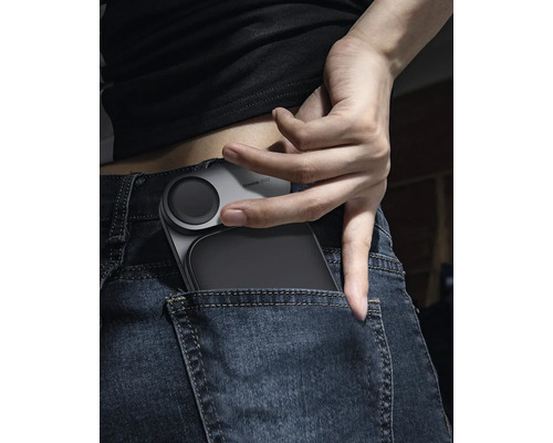 Smartphone mit Omnia-Blitz in einer Hosentasche