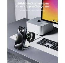 Ladestation mit Smartphone, Smartwatch und Kopfhörern auf einem Schreibtisch.